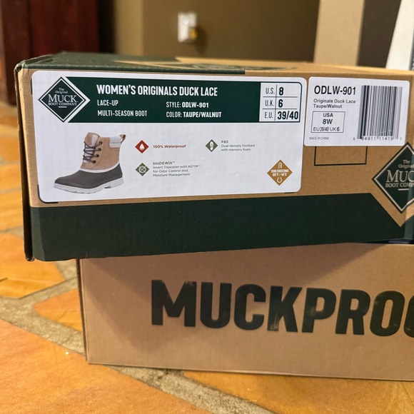 Women’s Original Duck Lace Muck Boots - Picture 2 of 8